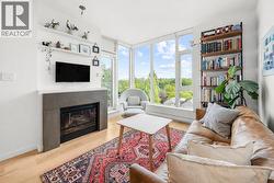 607 2528 MAPLE STREET Vancouver, BC V6J 0B5