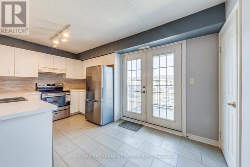 302 - 1411 Walkers Line, Burlington, ON - Indoor Photo Showing Kitchen