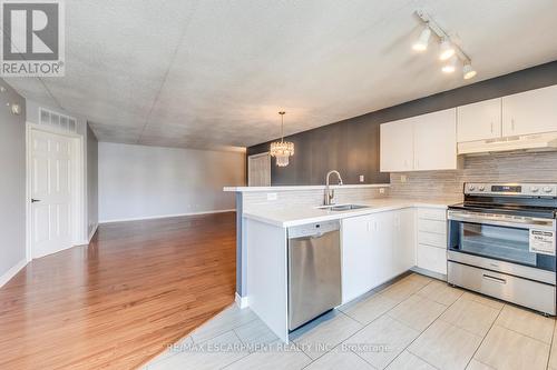 302 - 1411 Walkers Line, Burlington, ON - Indoor Photo Showing Kitchen