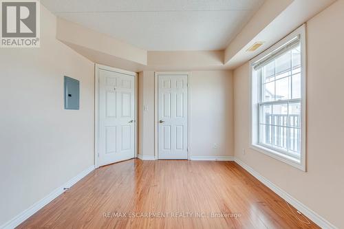302 - 1411 Walkers Line, Burlington, ON - Indoor Photo Showing Other Room