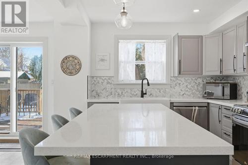 286 East 18Th Street, Hamilton, ON - Indoor Photo Showing Kitchen With Upgraded Kitchen