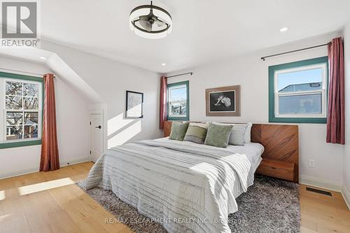 286 East 18Th Street, Hamilton, ON - Indoor Photo Showing Bedroom