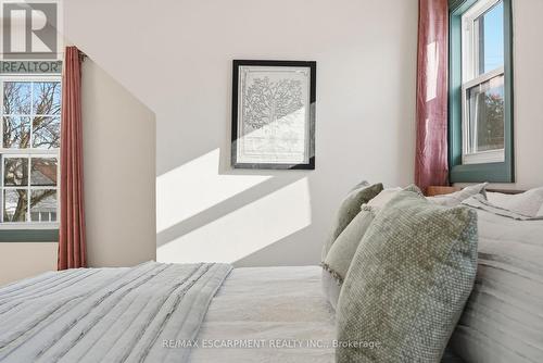 286 East 18Th Street, Hamilton, ON - Indoor Photo Showing Bedroom