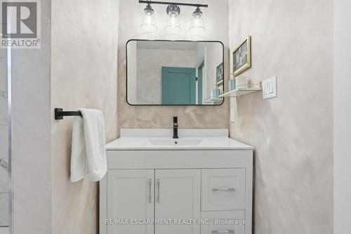 286 East 18Th Street, Hamilton, ON - Indoor Photo Showing Bathroom