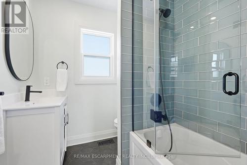 286 East 18Th Street, Hamilton, ON - Indoor Photo Showing Bathroom