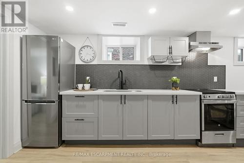 286 East 18Th Street, Hamilton, ON - Indoor Photo Showing Kitchen