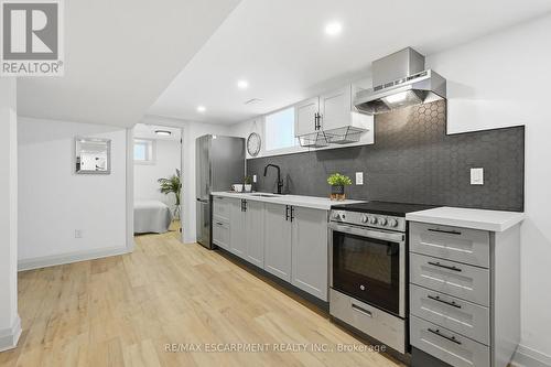 286 East 18Th Street, Hamilton, ON - Indoor Photo Showing Kitchen