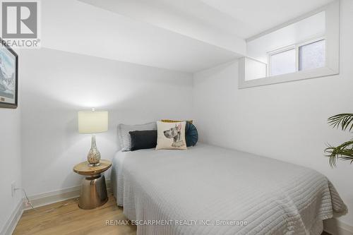 286 East 18Th Street, Hamilton, ON - Indoor Photo Showing Bedroom