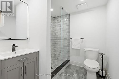 286 East 18Th Street, Hamilton, ON - Indoor Photo Showing Bathroom