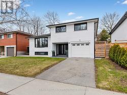28 MUNFORD CRESCENT Toronto, ON M4B 1C1