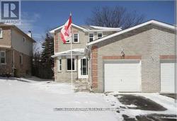 32 MAGANI DRIVE Bradford West Gwillimbury, ON L3Z 2S7