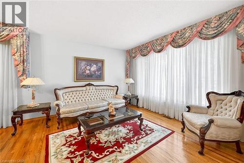 344 Enfield Road, Burlington, ON - Indoor Photo Showing Living Room