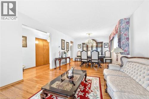 344 Enfield Road, Burlington, ON - Indoor Photo Showing Living Room