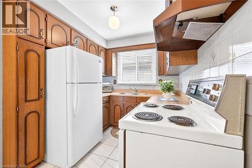 344 Enfield Road, Burlington, ON - Indoor Photo Showing Kitchen With Double Sink