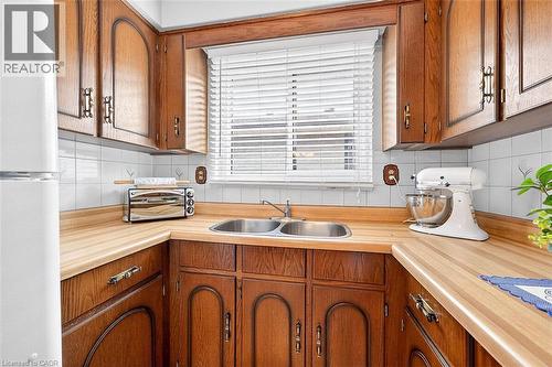 344 Enfield Road, Burlington, ON - Indoor Photo Showing Kitchen With Double Sink