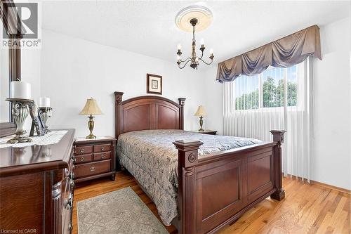 344 Enfield Road, Burlington, ON - Indoor Photo Showing Bedroom