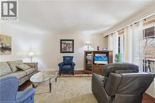 122 Greencedar Drive, Hamilton, ON - Indoor Photo Showing Living Room