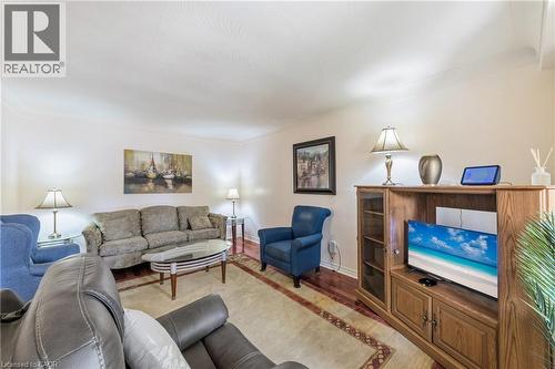 122 Greencedar Drive, Hamilton, ON - Indoor Photo Showing Living Room