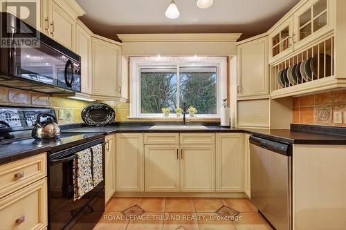 501 Boler Road, London South (South K), ON - Indoor Photo Showing Kitchen