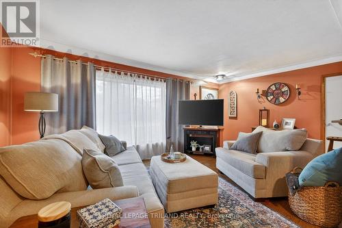 501 Boler Road, London South (South K), ON - Indoor Photo Showing Living Room With Fireplace