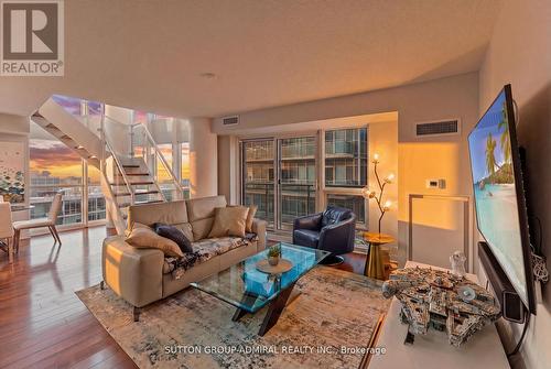 2513 - 155 Legion Road N, Toronto, ON - Indoor Photo Showing Living Room