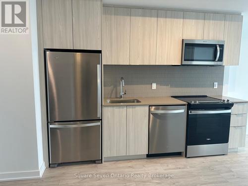 605 - 770 Whitlock Avenue, Milton, ON - Indoor Photo Showing Kitchen With Stainless Steel Kitchen