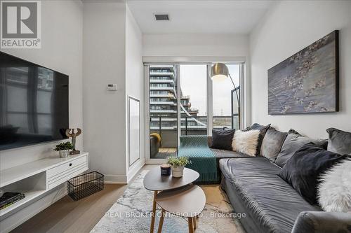 603 - 20 Shore Breeze Drive, Toronto, ON - Indoor Photo Showing Living Room