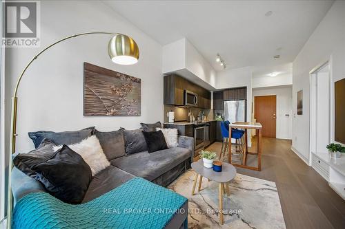 603 - 20 Shore Breeze Drive, Toronto, ON - Indoor Photo Showing Living Room