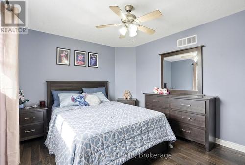 19 Konstantine Court, Hamilton, ON - Indoor Photo Showing Bedroom