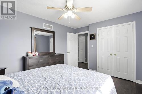 19 Konstantine Court, Hamilton, ON - Indoor Photo Showing Bedroom