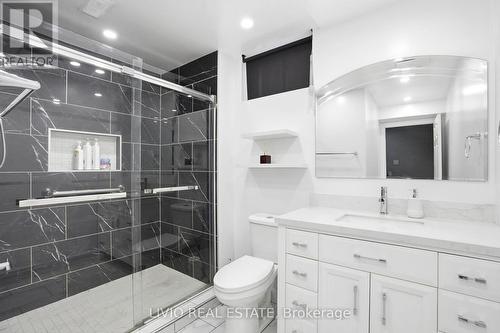 19 Konstantine Court, Hamilton, ON - Indoor Photo Showing Bathroom