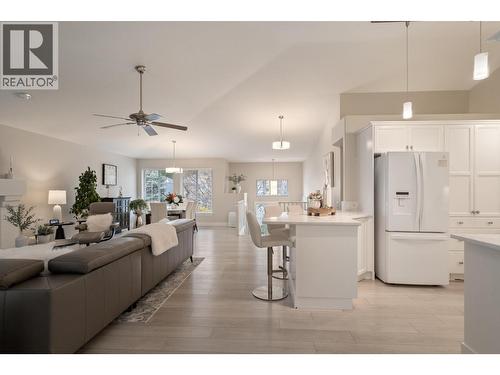 393 Rio Drive S, Kelowna, BC - Indoor