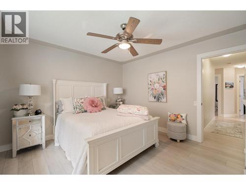 393 Rio Drive S, Kelowna, BC - Indoor Photo Showing Bedroom