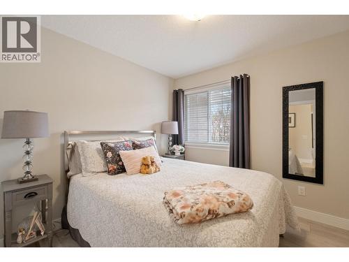 393 Rio Drive S, Kelowna, BC - Indoor Photo Showing Bedroom