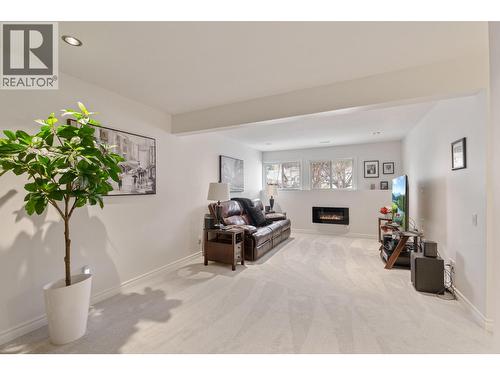 393 Rio Drive S, Kelowna, BC - Indoor