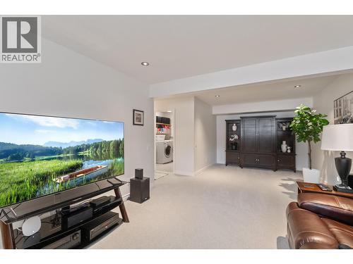 393 Rio Drive S, Kelowna, BC - Indoor