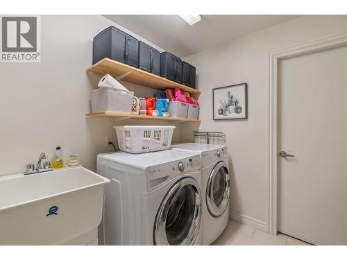 393 Rio Drive S, Kelowna, BC - Indoor Photo Showing Laundry Room