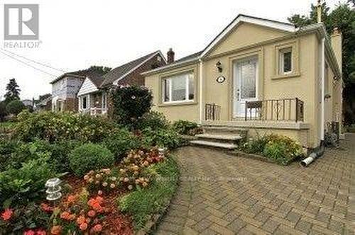 38 AINSDALE ROAD  Toronto, ON M1R 3Y8