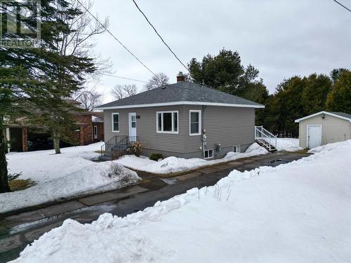 27 Queen AVE  Blind River, ON P0R 1B0