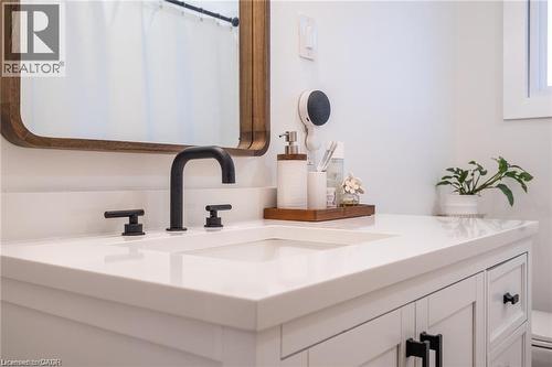 1141 Mohawk Road E, Hamilton, ON - Indoor Photo Showing Bathroom