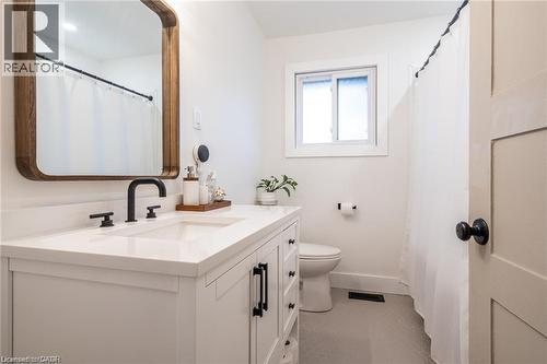 1141 Mohawk Road E, Hamilton, ON - Indoor Photo Showing Bathroom