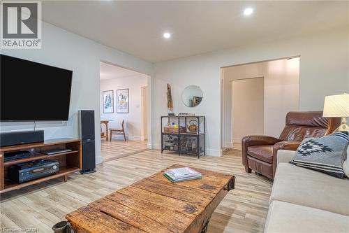 1141 Mohawk Road E, Hamilton, ON - Indoor Photo Showing Living Room