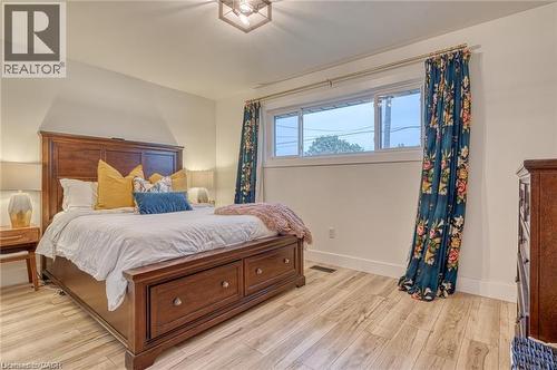 1141 Mohawk Road E, Hamilton, ON - Indoor Photo Showing Bedroom