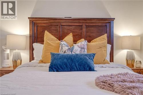 1141 Mohawk Road E, Hamilton, ON - Indoor Photo Showing Bedroom