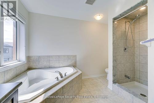 30 Witteveen Drive, Brantford, ON - Indoor Photo Showing Bathroom