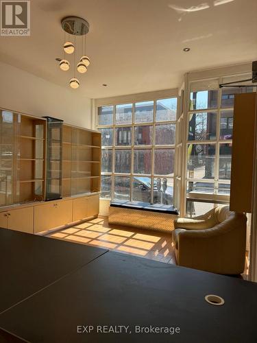 250 King Street W, Hamilton, ON 