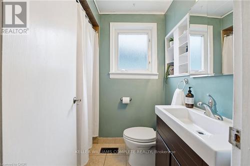 547 Cochrane Road, Hamilton, ON - Indoor Photo Showing Bathroom