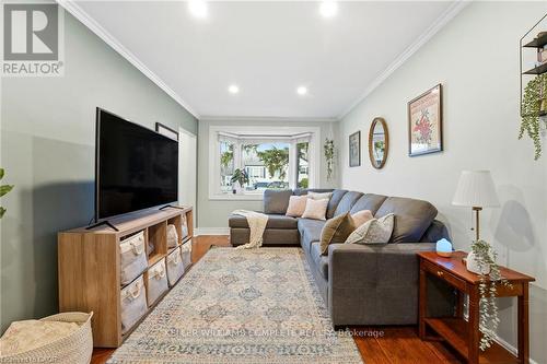 547 Cochrane Road, Hamilton, ON - Indoor Photo Showing Living Room