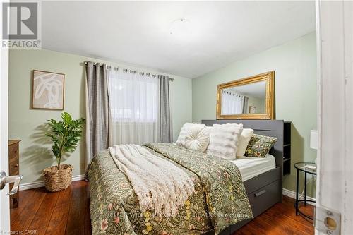 547 Cochrane Road, Hamilton, ON - Indoor Photo Showing Bedroom