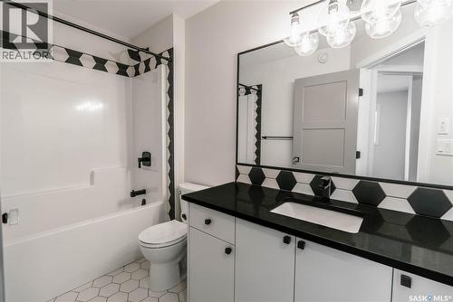 803 2Nd Street E, Saskatoon, SK - Indoor Photo Showing Bathroom